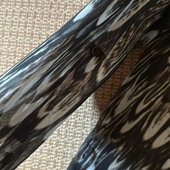 Miracle body large l tunic sheer lace in back with button to create flow hot - Picture 6 of 9